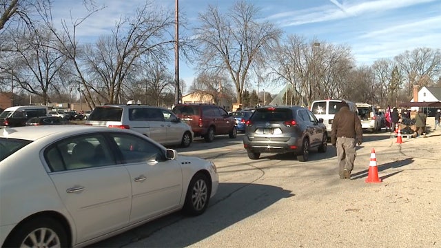 Milwaukee Health Services' holiday meal drive-thru benefits thousands