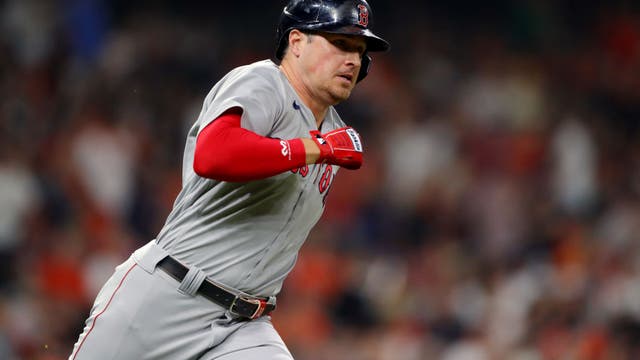 Brewers acquire Hunter Renfroe from Red Sox