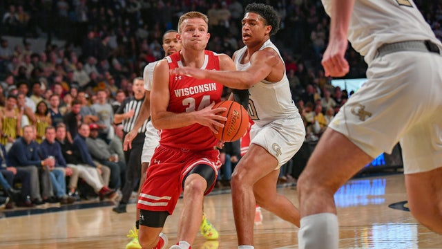 Wisconsin powers past Georgia Tech, 70-66