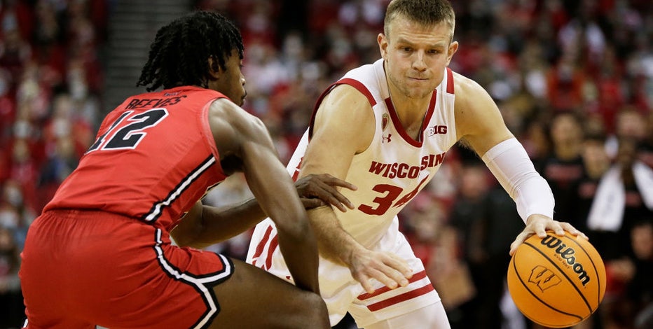 Wisconsin survives Illinois State after 2-week COVID-19 break
