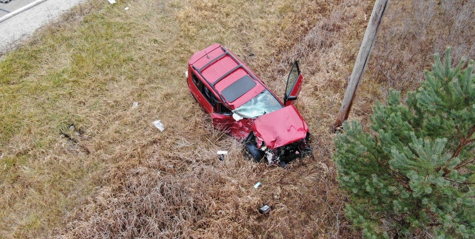 Racine County crash: Woman dead, man injured