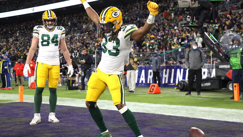 Aaron Jones scores twice; Green Bay Packers improve to 11-3 with