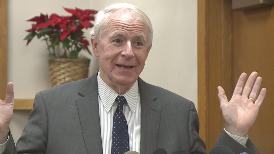 Tom Barrett announces he is resigning his post as Milwaukee Mayor as of 5 pm. Wednesday, Dec. 22
