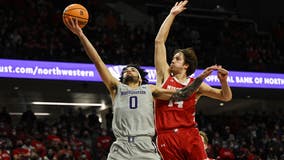 No. 8 Wisconsin holds off Northwestern, Davis scores 27