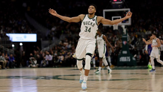 Bucks rip Warriors, Antetokounmpo has triple-double