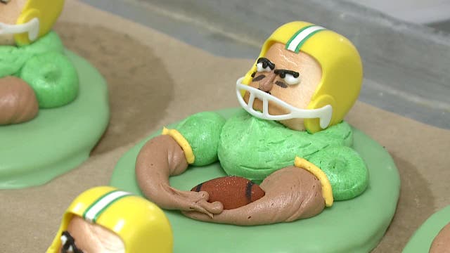 Milwaukee bakery creates Packers cookies, other treats for playoffs