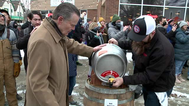 Milwaukee mayoral candidates attend firkin-tapping event