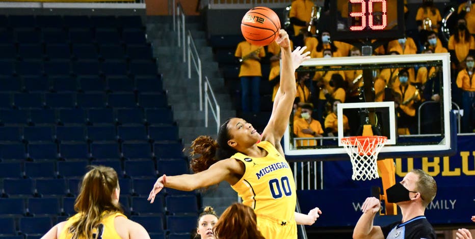 No. 8 Michigan rolls past Wisconsin 83-44, moves to 16-2