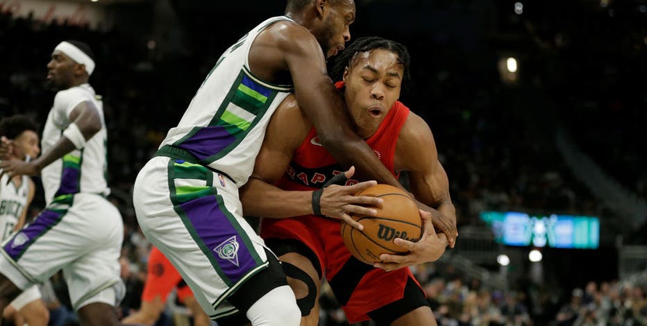 Raptors beat Bucks, Siakam scores 33 points