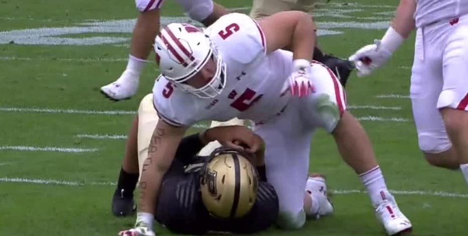 Badgers' Leo Chenal entering NFL draft