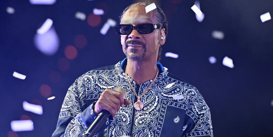 Snoop Dogg drives lowrider from Van Nuys shop for Super Bowl LVI