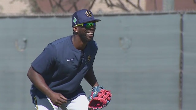 Brewers spring training: Andrew McCutchen arrives in Phoenix