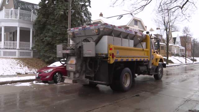 Spring snow in Wisconsin leaves messy roads, many eager for warmth