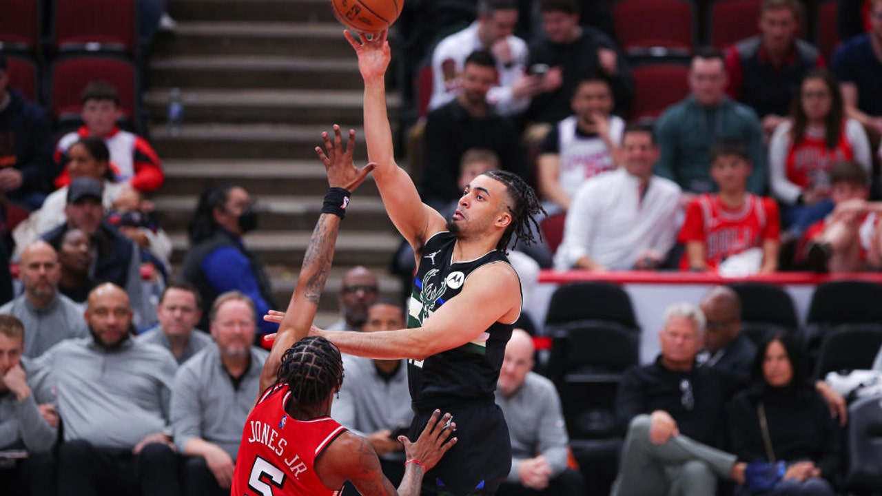 Bucks Beat Bulls, Claim Division Title For 4th Straight Season