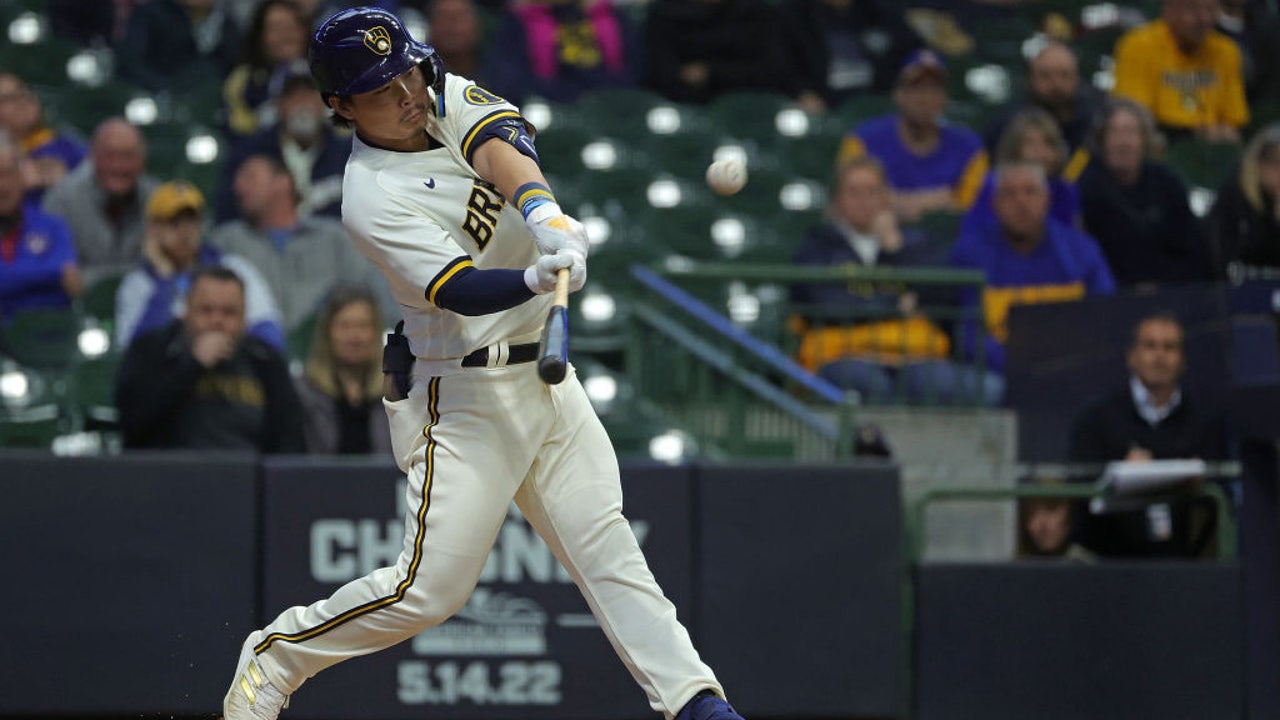 Pinch-hit HR by Tellez gives Brewers 4-2 win over Pirates