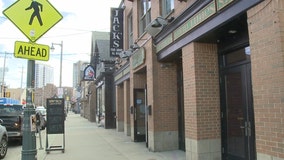 Yelich pays Brewers fans' bar tab on Brady Street