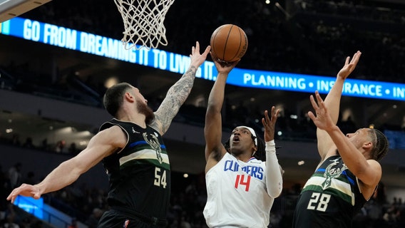 Clippers scorch Bucks, top players out