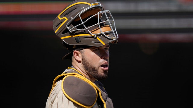 Brewers acquire catcher Victor Caratini