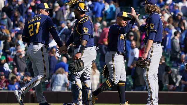 Brewers beat Cubs for 1st win