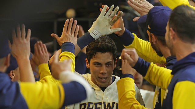 Yelich grand slam, Brewers beat Pirates