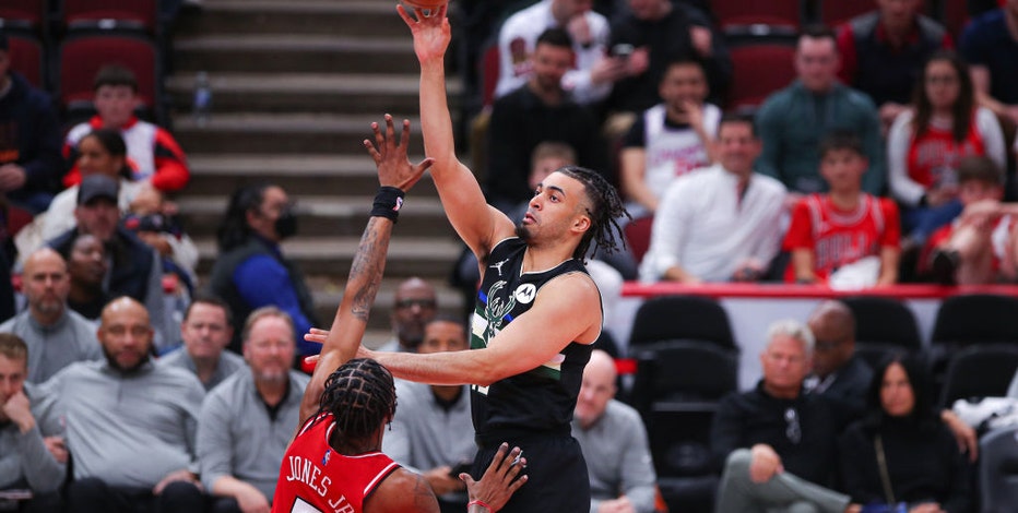 Bucks beat Bulls, claim division title for 4th straight season