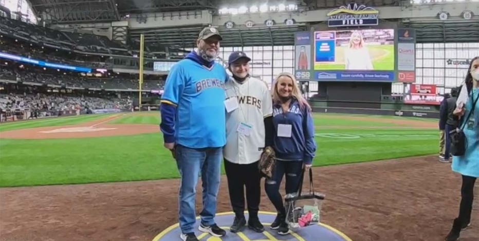 Local fans get chance to wave beloved Brewer flag – Central Wisconsin News