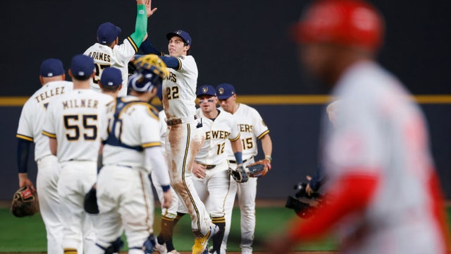 Brewers pound Reds, Willy Adames homers twice
