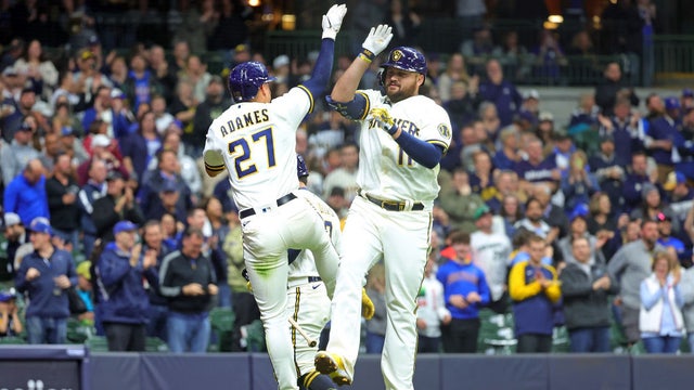Tellez sets Brewers record with 8 RBIs; Crew routs Reds, 18-4