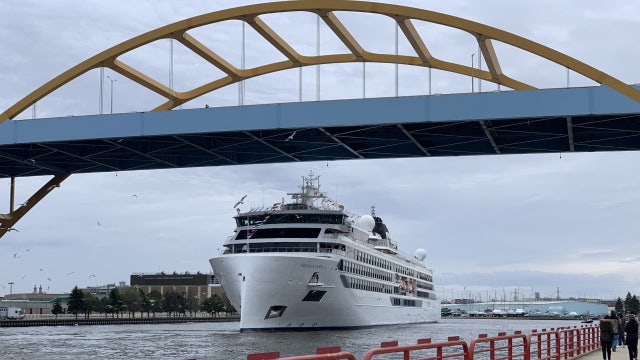Great Lakes cruise ship Octantis arrives in Port Milwaukee