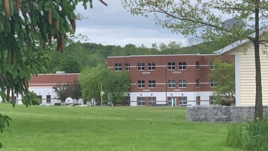 toediening koel Wortel Slinger school lockdown: Reported student with gun a hoax, suspect in  custody