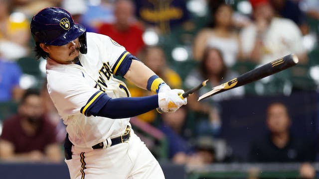 Cardinals beat Brewers 5-4, move into first in NL Central