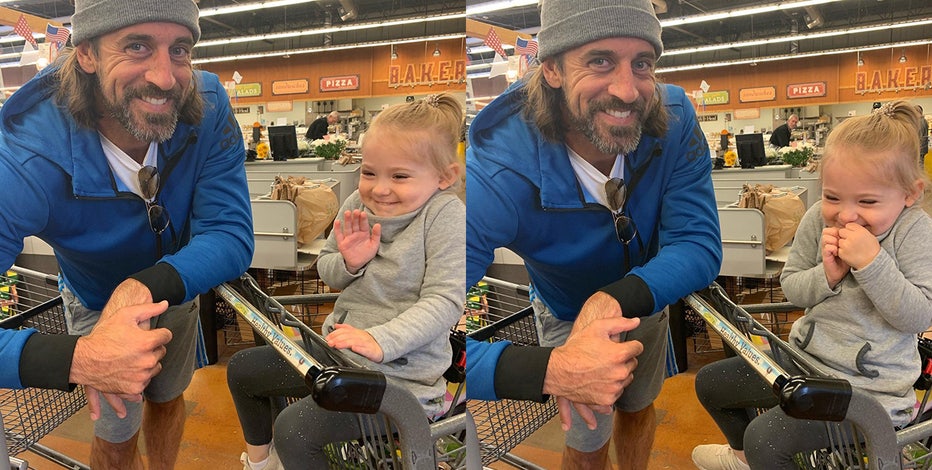 Packers' Aaron Rodgers brings joy to young girl at grocery store