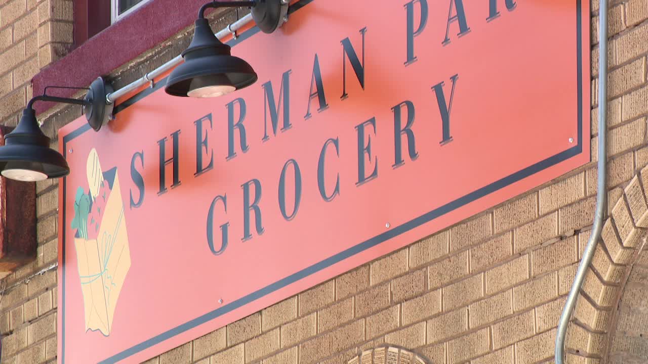 Milwaukee grocery store offers fresh produce in 'food desert' - Vimarsana News