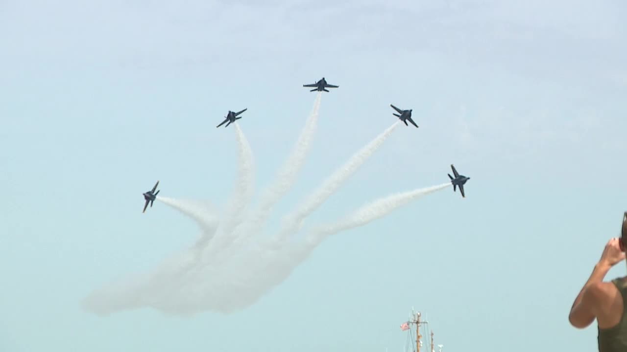 Blue Angels soar in Milwaukee Air & Water Show's return TrendRadars