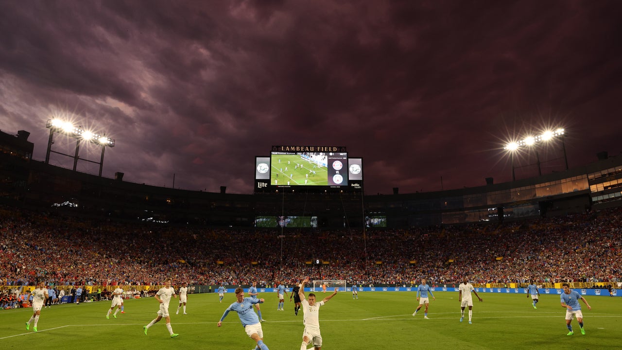 Soccer at Lambeau Field: Storms delay, Manchester City prevails