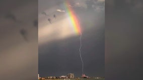 Florida woman captures stunning 'rainbow lightning' photo