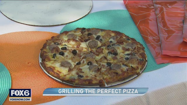 Steps to grill a pizza