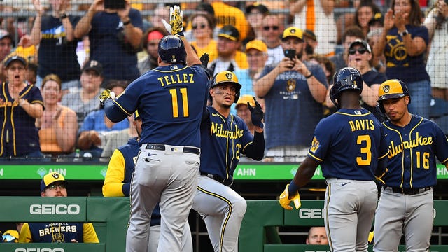 Brewers pummel Pirates, Rowdy Tellez's home run tear continues