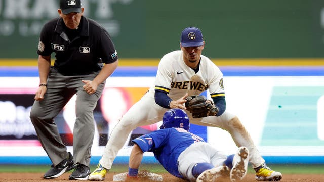 Cubs top Brewers 8-3; Suzuki homers again, Hendricks hurt