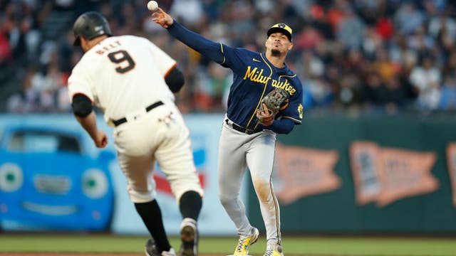 Brewers beat Giants; Pinch-runner Yelich scores winner in 10th