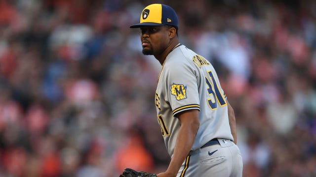 Brewers lose to Giants, bases-loaded balk plates go-ahead run