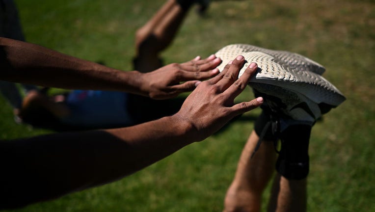 Shoe theft, Students Run L.A.