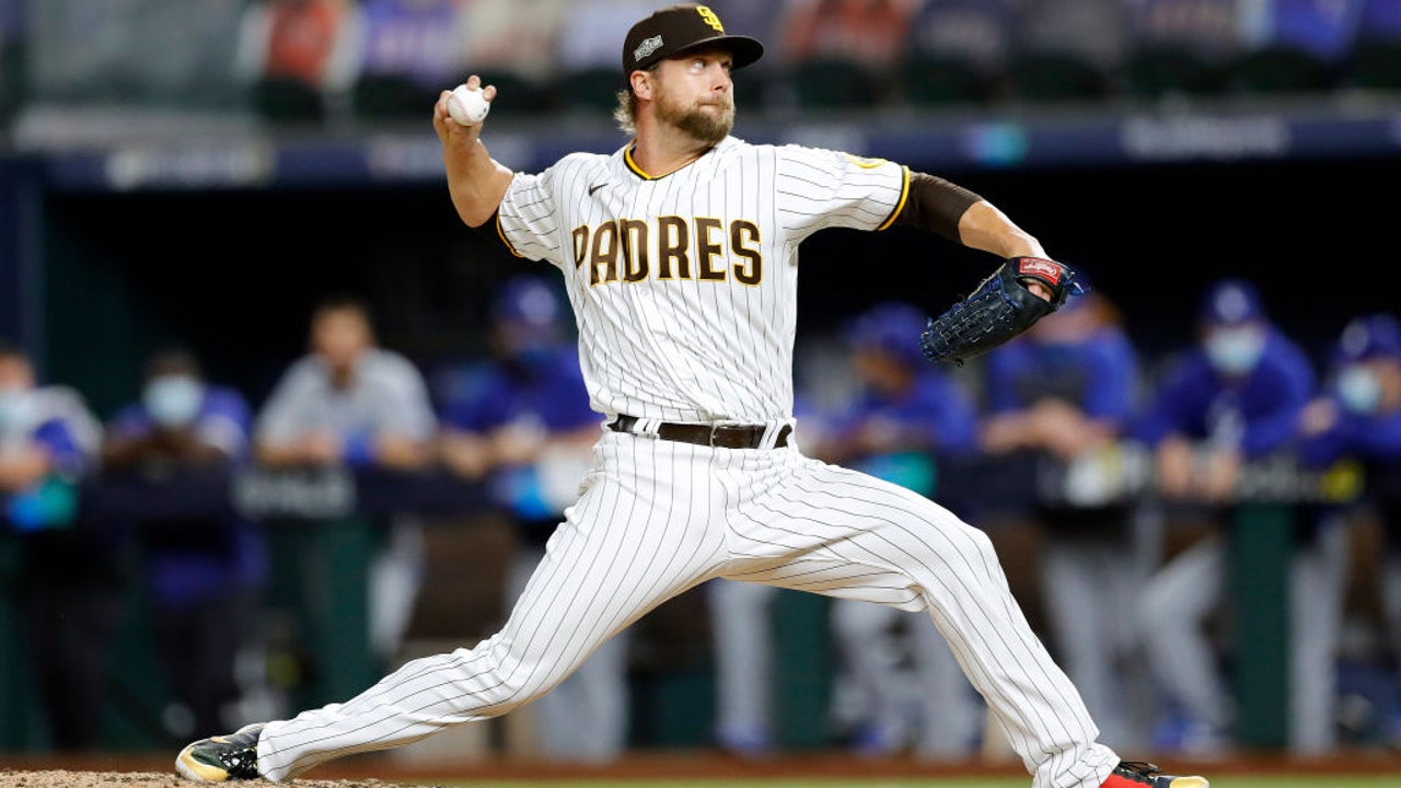 NL Central-leading Brewers acquire reliever Bush from Texas