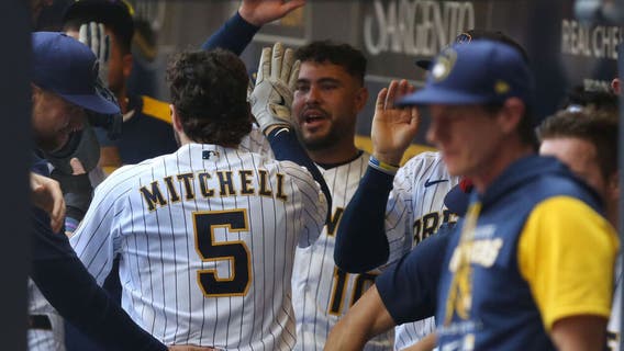 Brewers beat Cubs, Yelich, Wong HR, Mitchell's 1st hit