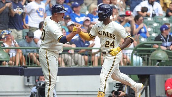 Brewers top Dodgers, Andrew McCutchen homers twice