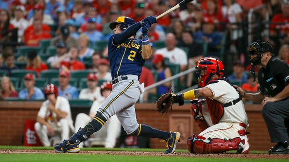 Brewers beat Cardinals in extras, set up Sunday rubber match