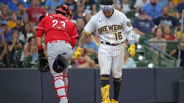 Brewers tumble out of 1st in division after trading Hader