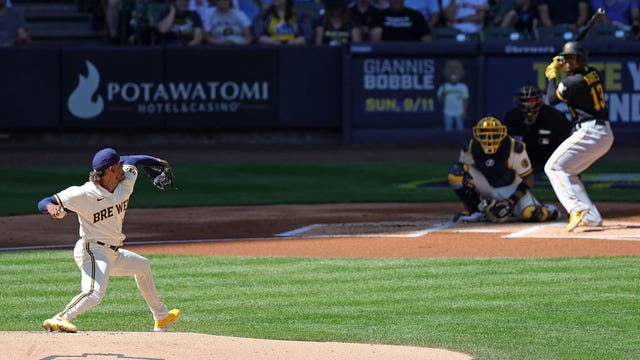 Brewers beat Pirates 6-1; Hiura, Urías get key hits