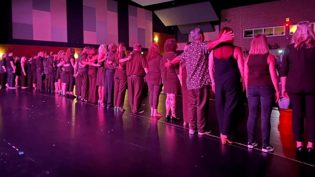 Oconomowoc High School alumni reunite on stage for epic encore