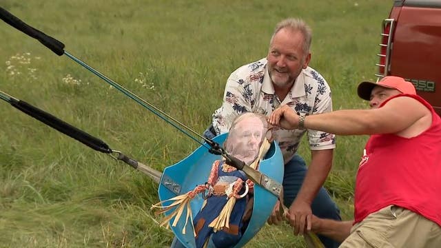 Wisconsin Assembly race, Steen hosts 'Toss Vos' party on eve of election